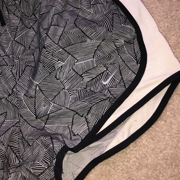 Black and White nike shorts - Picture 2 of 9